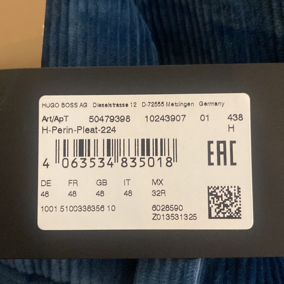 Hugo boss blue relaxed fit corduroy pants. Slight taper, stitched cuff at ankle - Picture 3 of 5